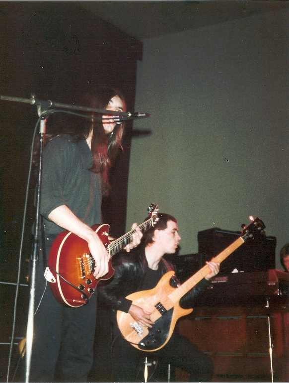 Steve Broomhead and Terry Grady onstage at Guildford Civic Hall, 28th May, 1981 [photo: Paula Southern] - click for larger image